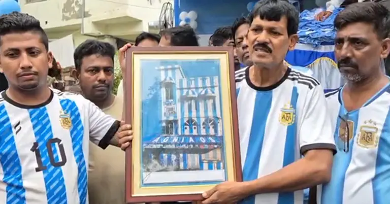 ছবি হাতে শিব পাত্র